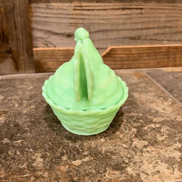 Jadeite Glass Hen on Nest - Picture 4 of 5